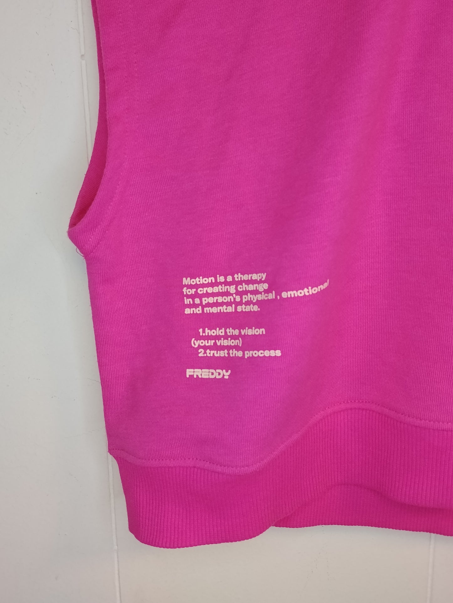 Felpa Donna Freddy Fucsia Cropped Senza Maniche Cappuccio Taglia S