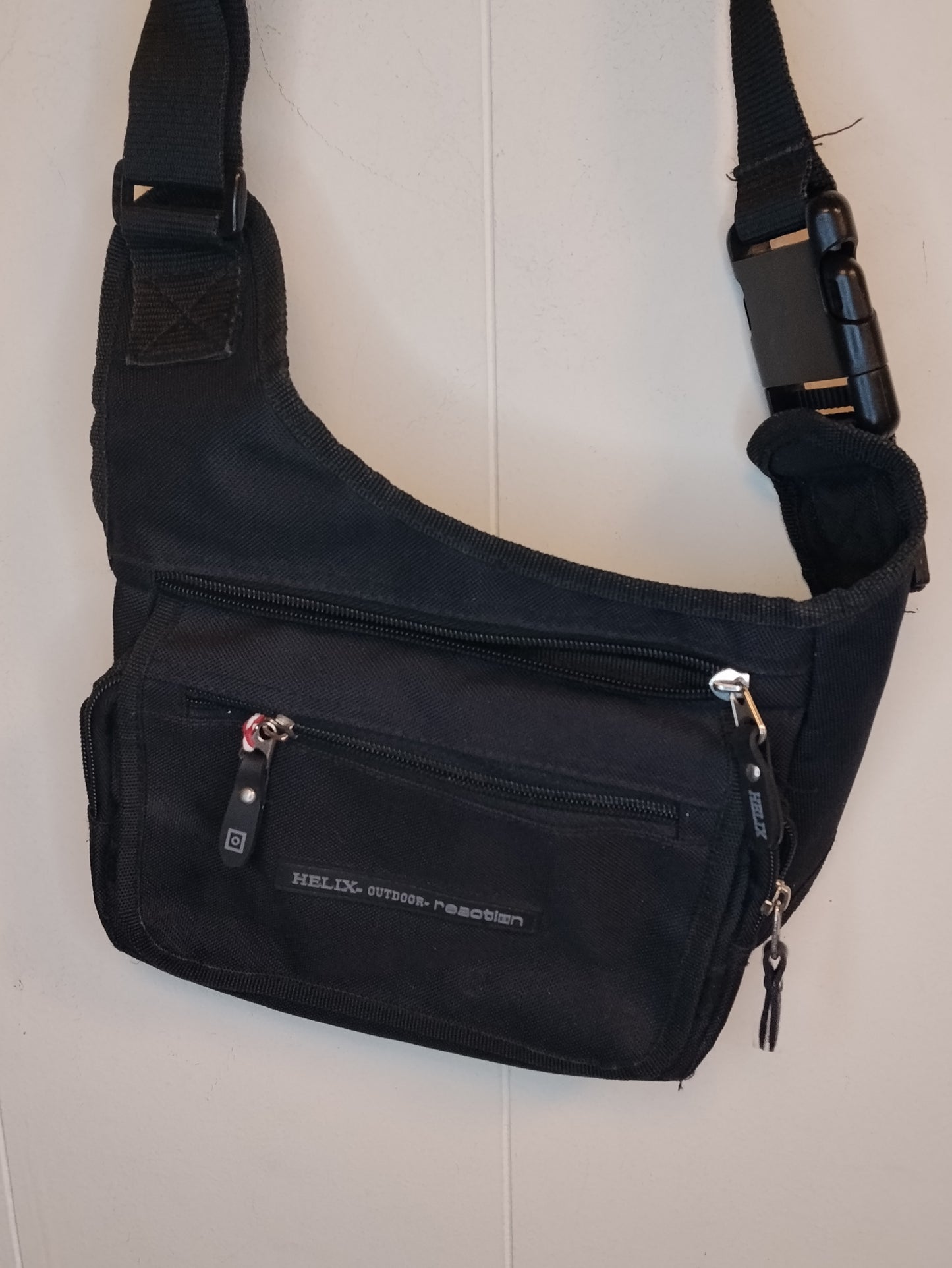 Borsa Tracolla Helix Nera – Marsupio Uomo Donna Multitasche Sportivo
