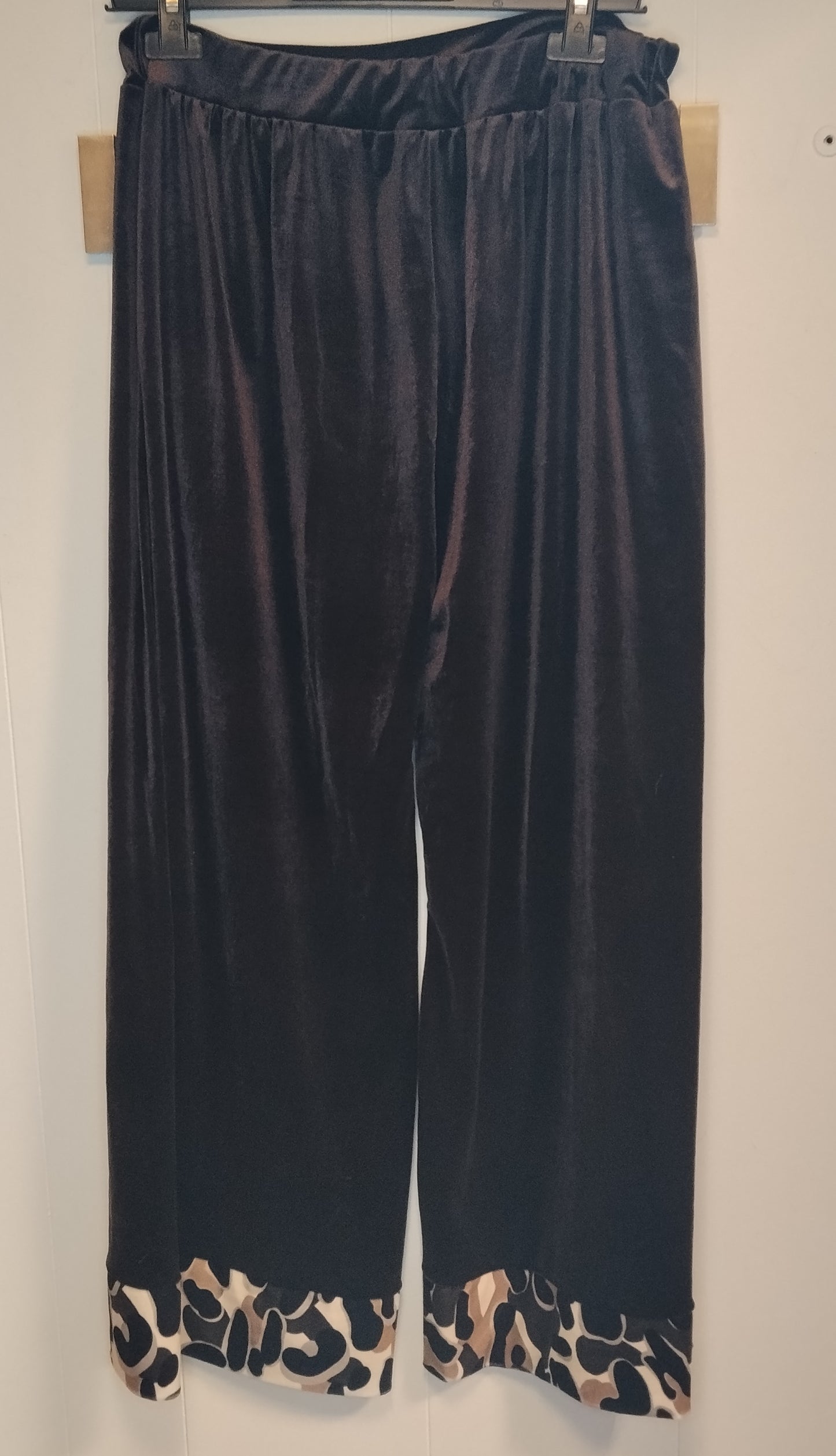 Pantaloni palazzo donna taglia L neri con fondo fantasia animalier