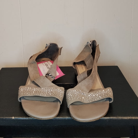 Sandali Donna Le Gatte Beige con Strass e Tacco Basso Taglia 38