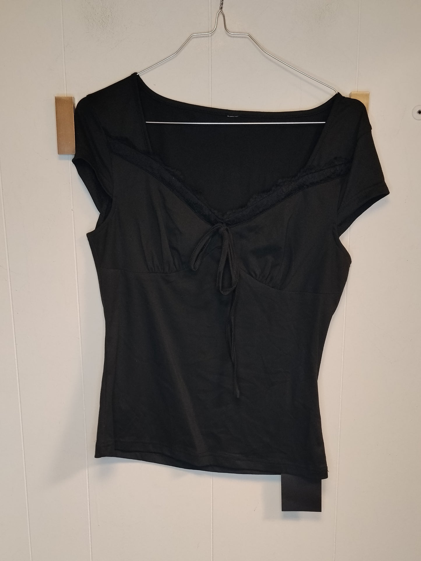 Top Donna Nero Taglia M con Pizzo e Fiocco sul Décolleté