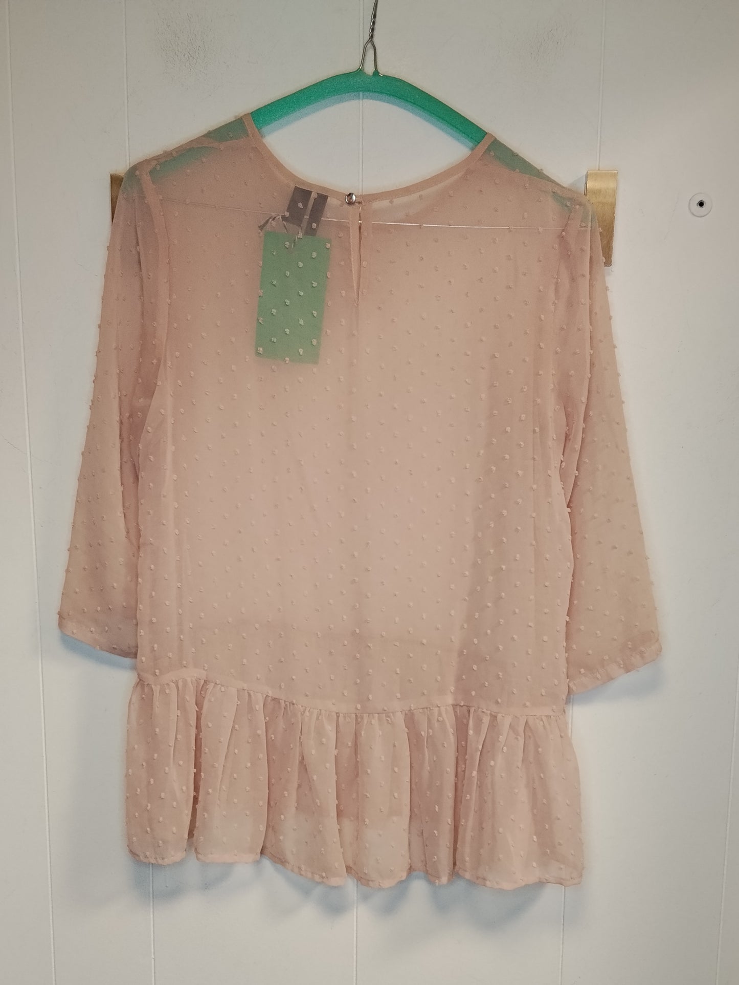 Blusa Donna Mango Rosa Cipria con Volant e Tessuto Plumetis Taglia S