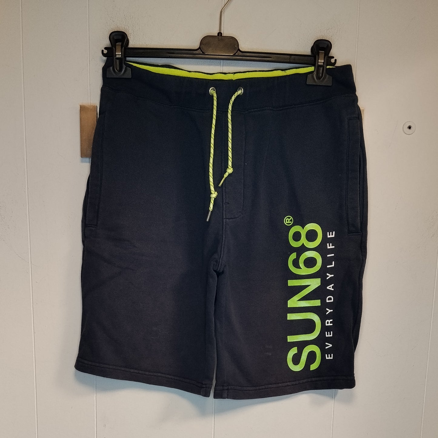 Bermuda Ragazzo Sun68 Blu con Logo Verde Fluo Taglia 16 Anni