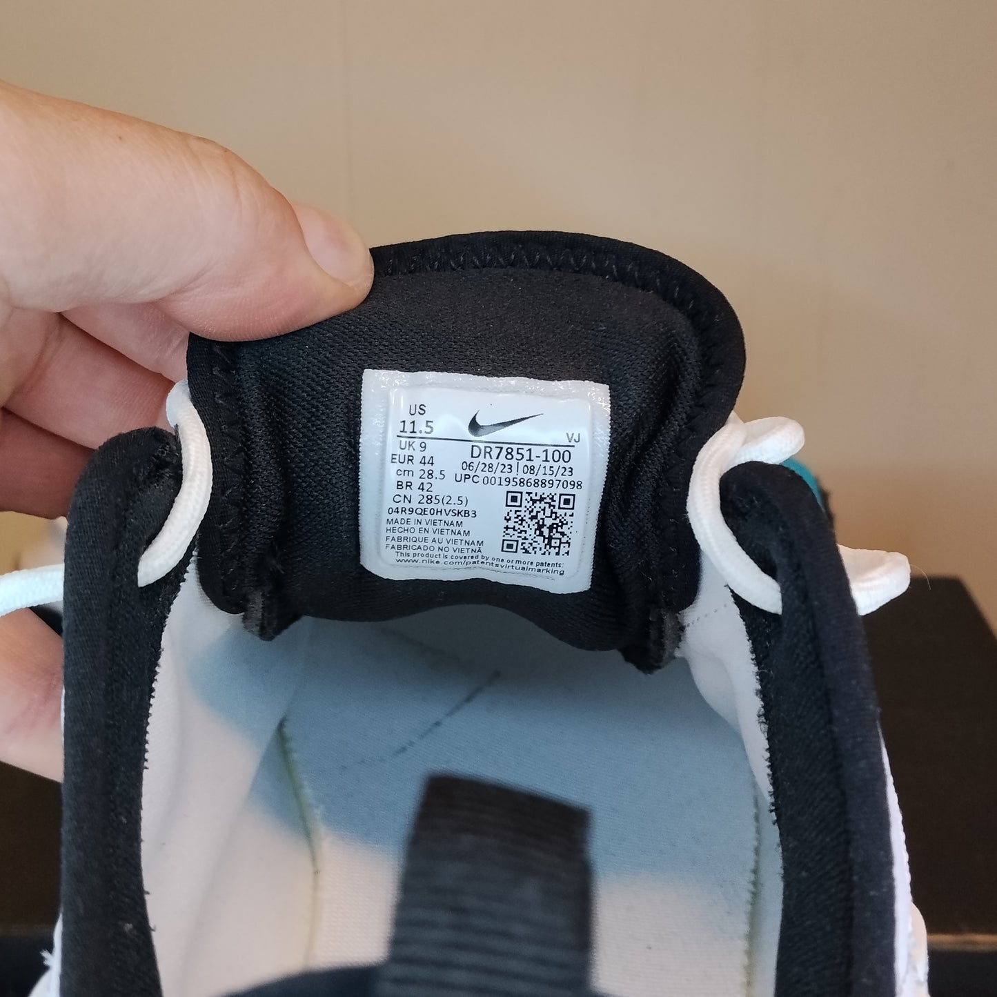 Sneakers Nike Uomo Donna Bianche Taglia 44 Complete di Scatola